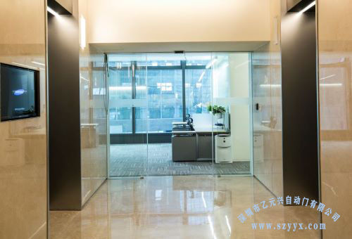 钢化玻璃香蕉色在线播放-单位办公室经典案例图片